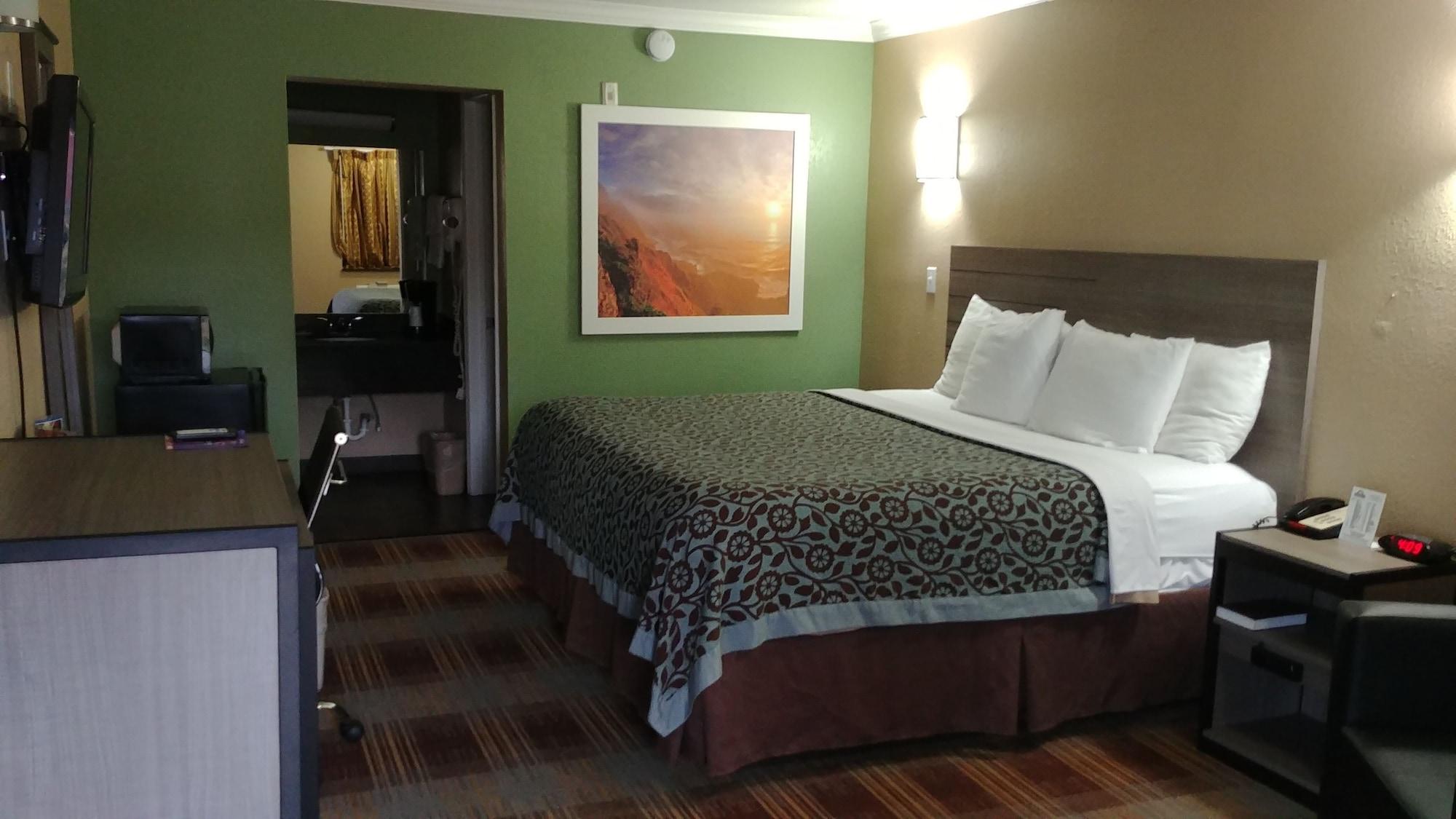 Days Inn By Wyndham Houston East Extérieur photo