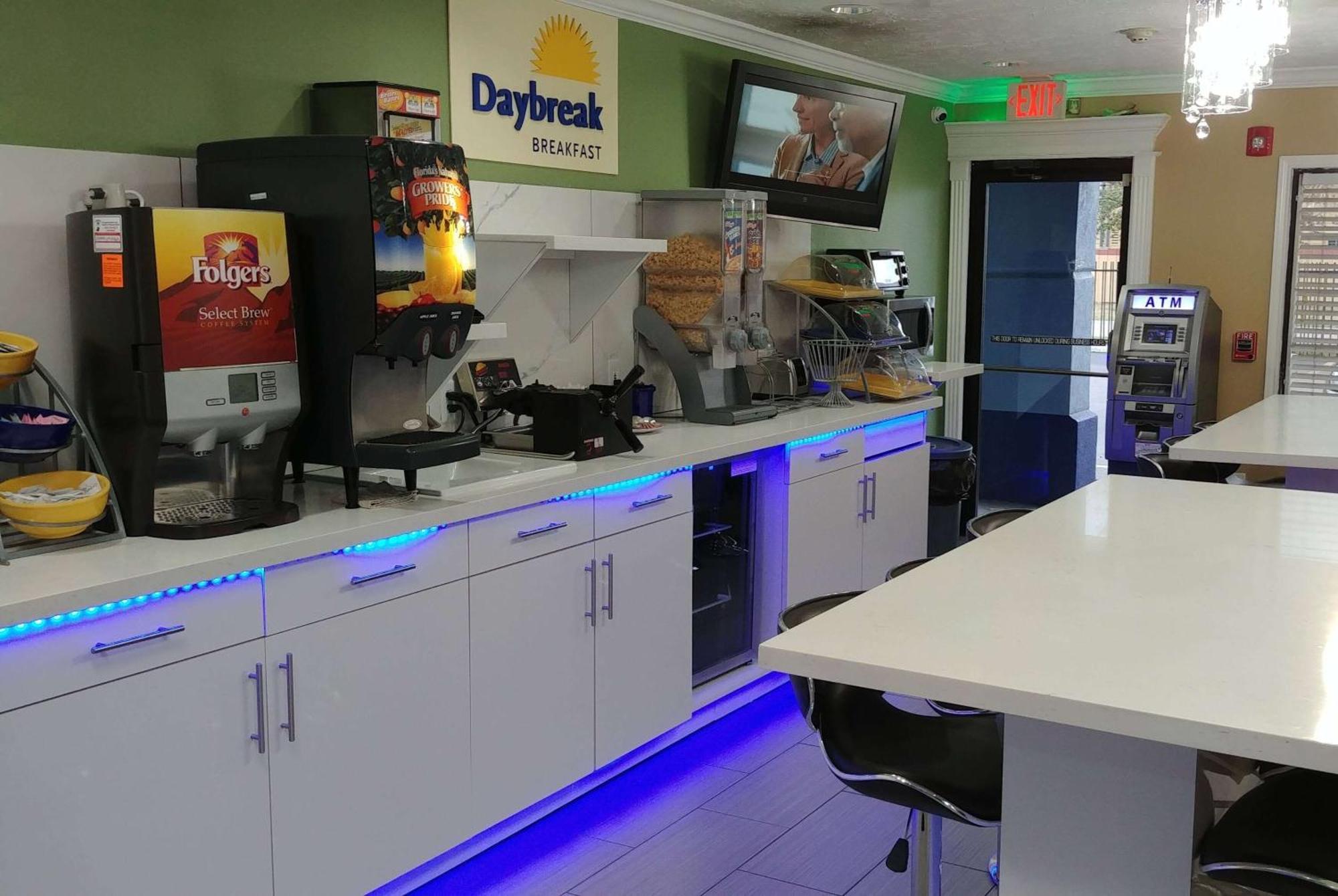 Days Inn By Wyndham Houston East Extérieur photo