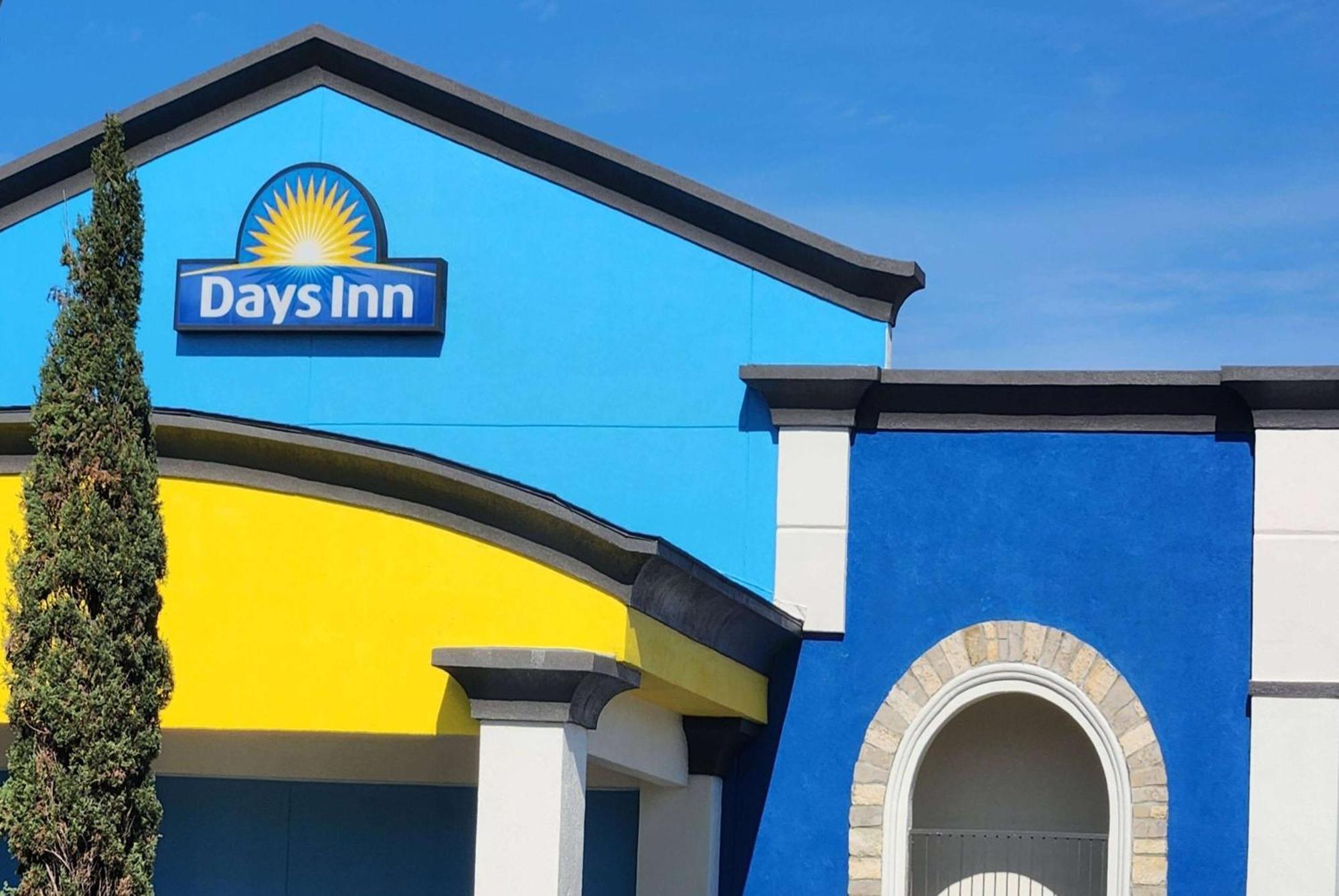 Days Inn By Wyndham Houston East Extérieur photo