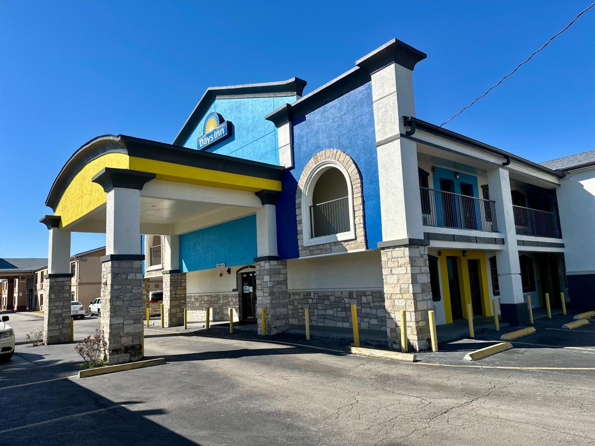 Days Inn By Wyndham Houston East Extérieur photo