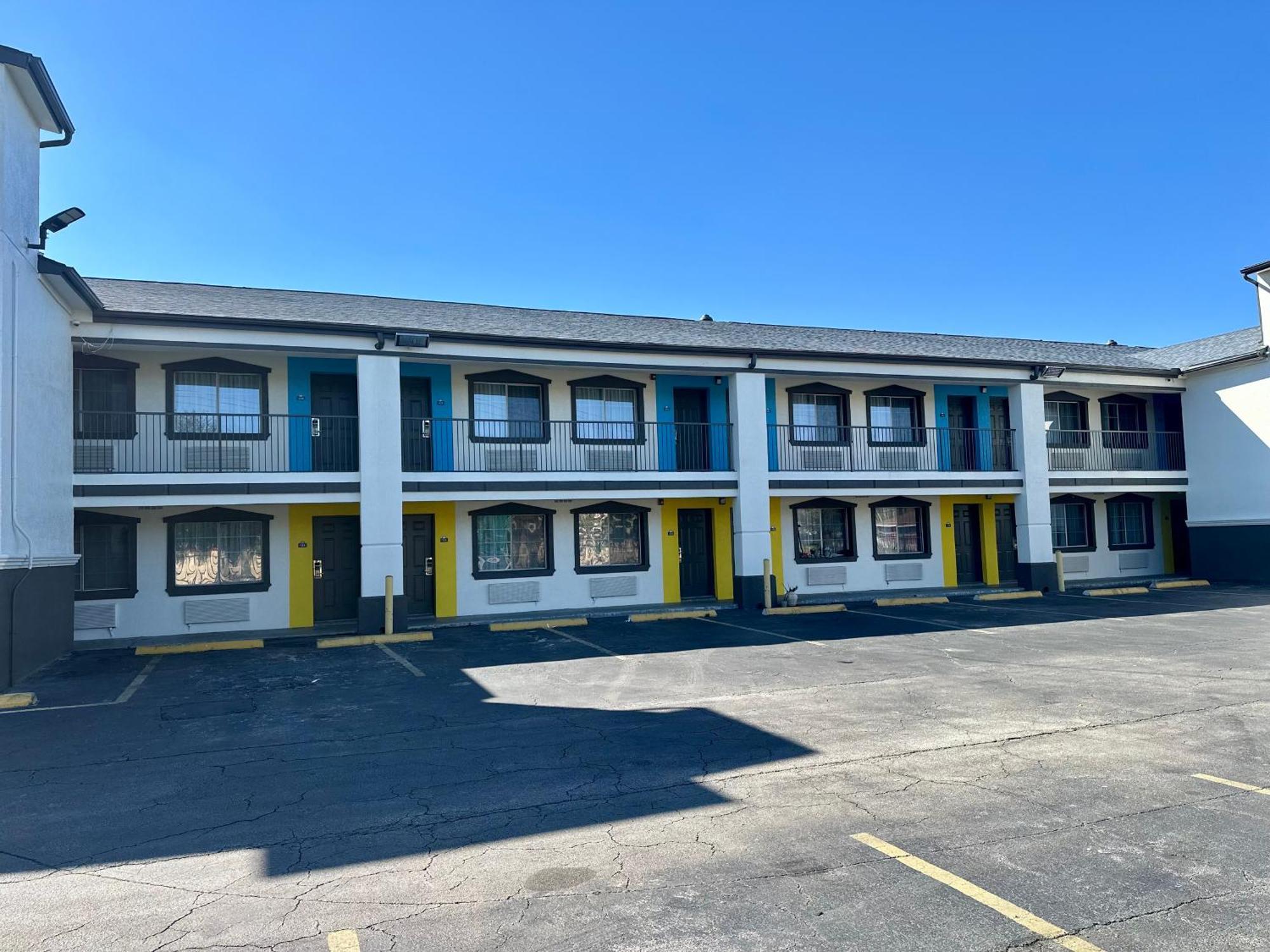 Days Inn By Wyndham Houston East Extérieur photo