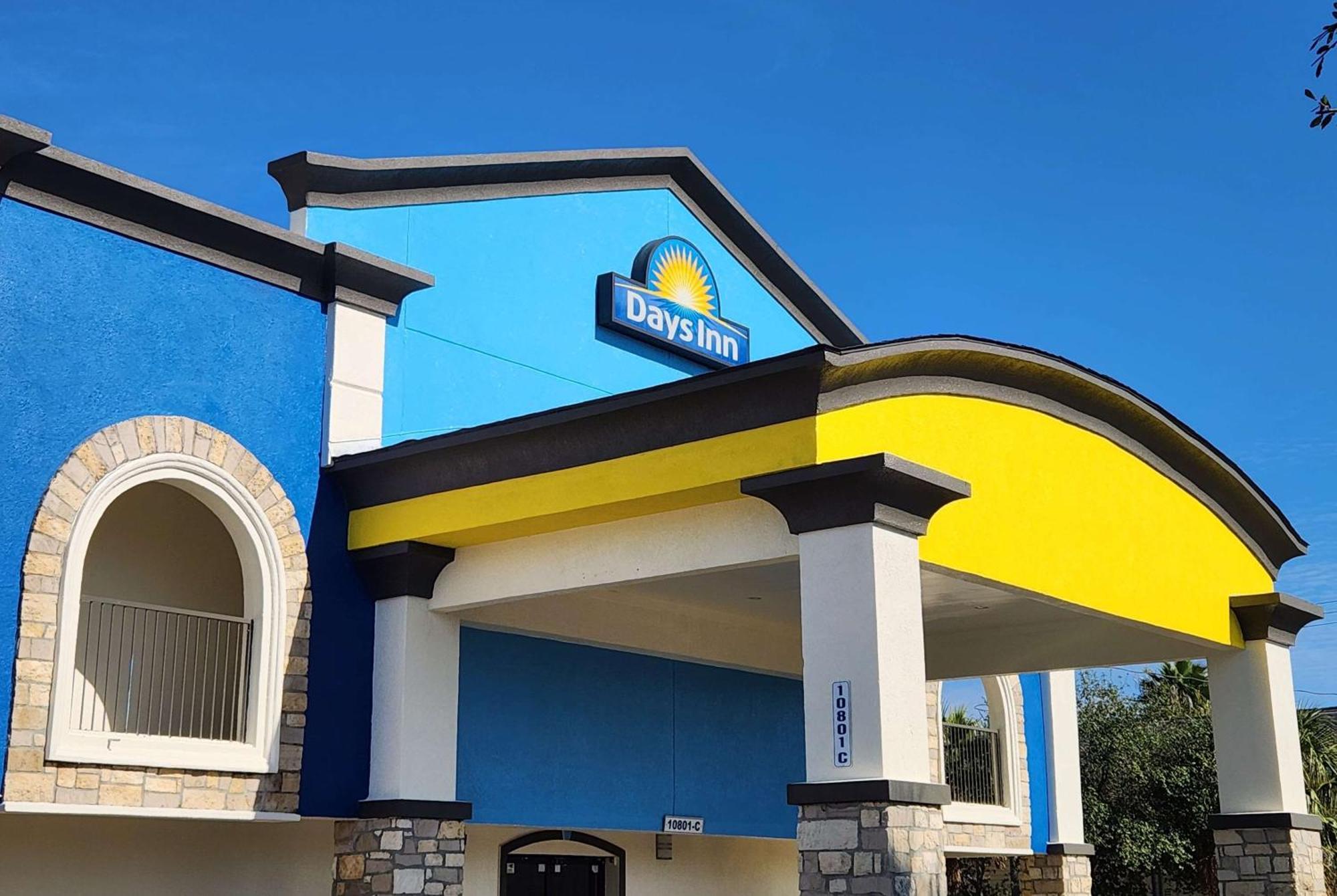 Days Inn By Wyndham Houston East Extérieur photo