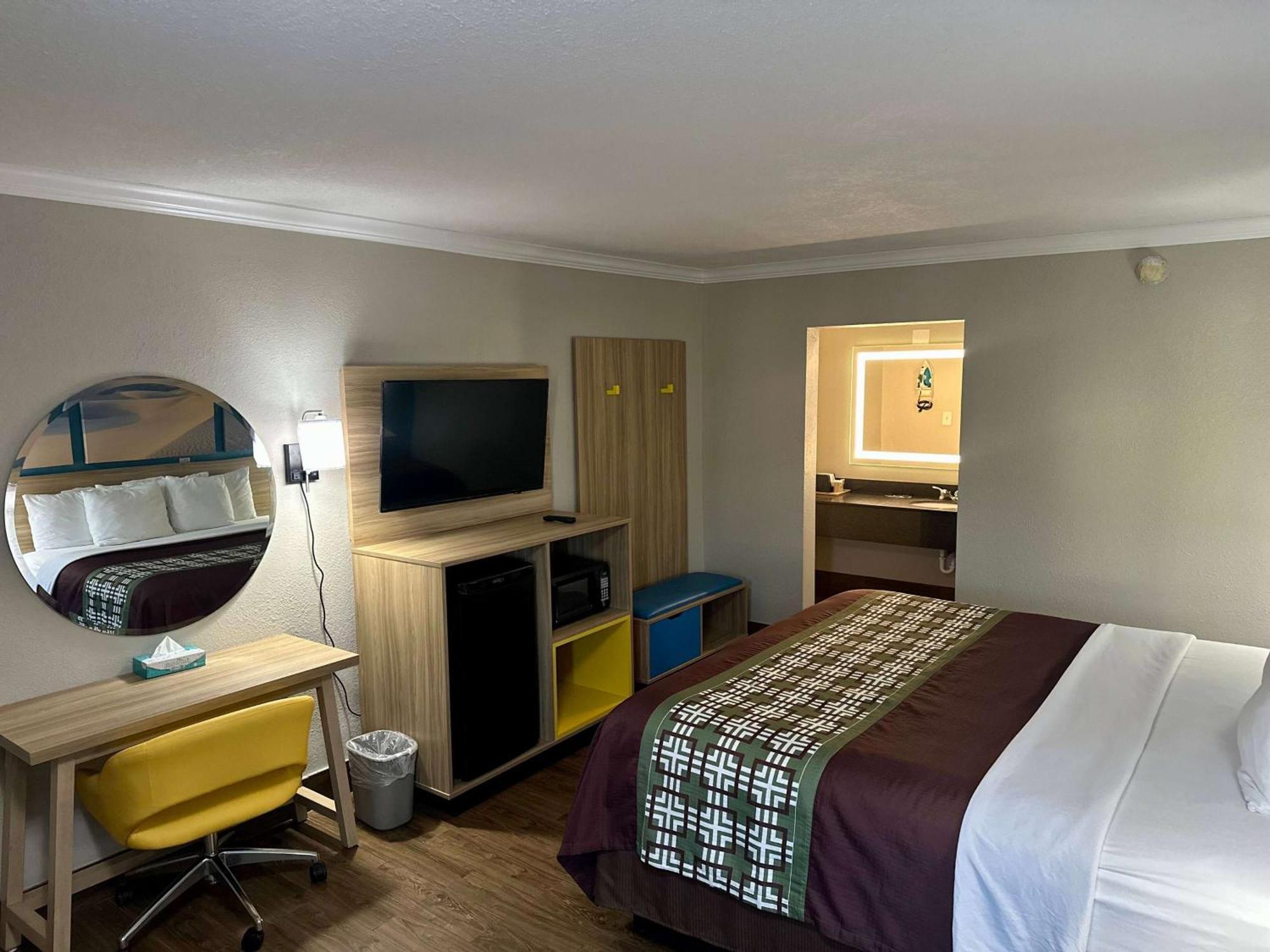 Days Inn By Wyndham Houston East Extérieur photo