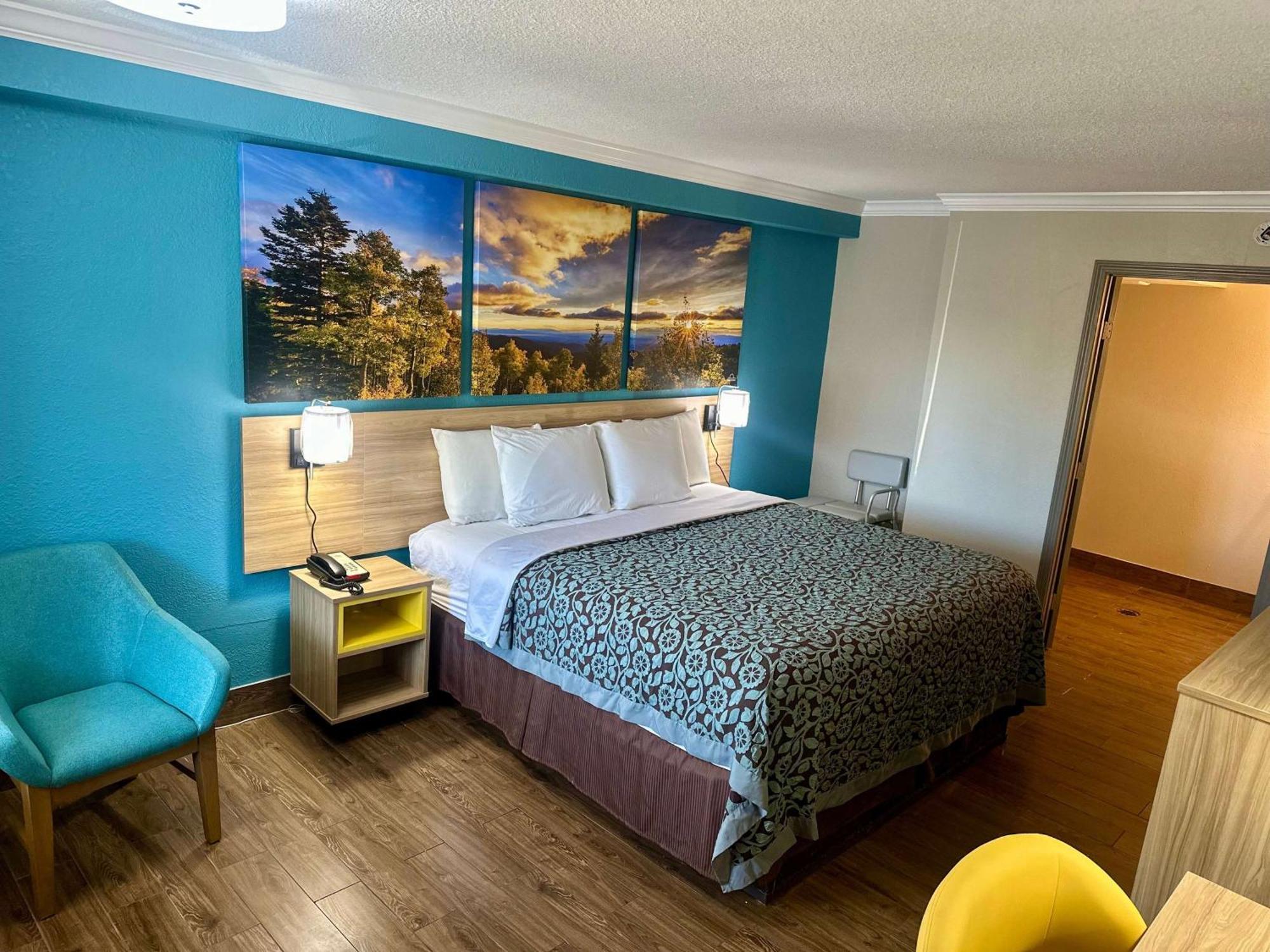 Days Inn By Wyndham Houston East Extérieur photo