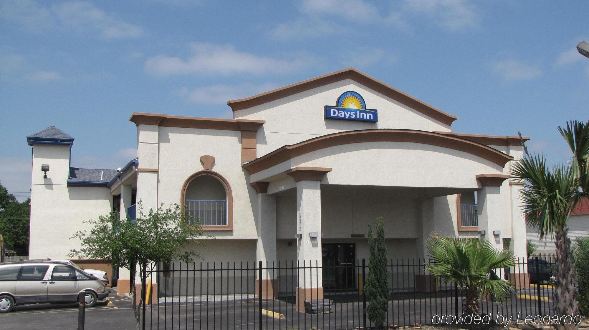 Days Inn By Wyndham Houston East Commodités photo