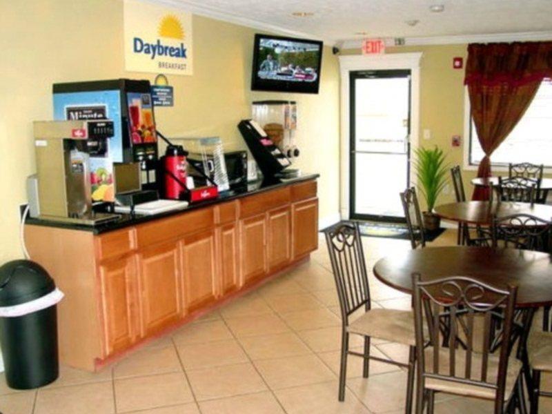 Days Inn By Wyndham Houston East Extérieur photo