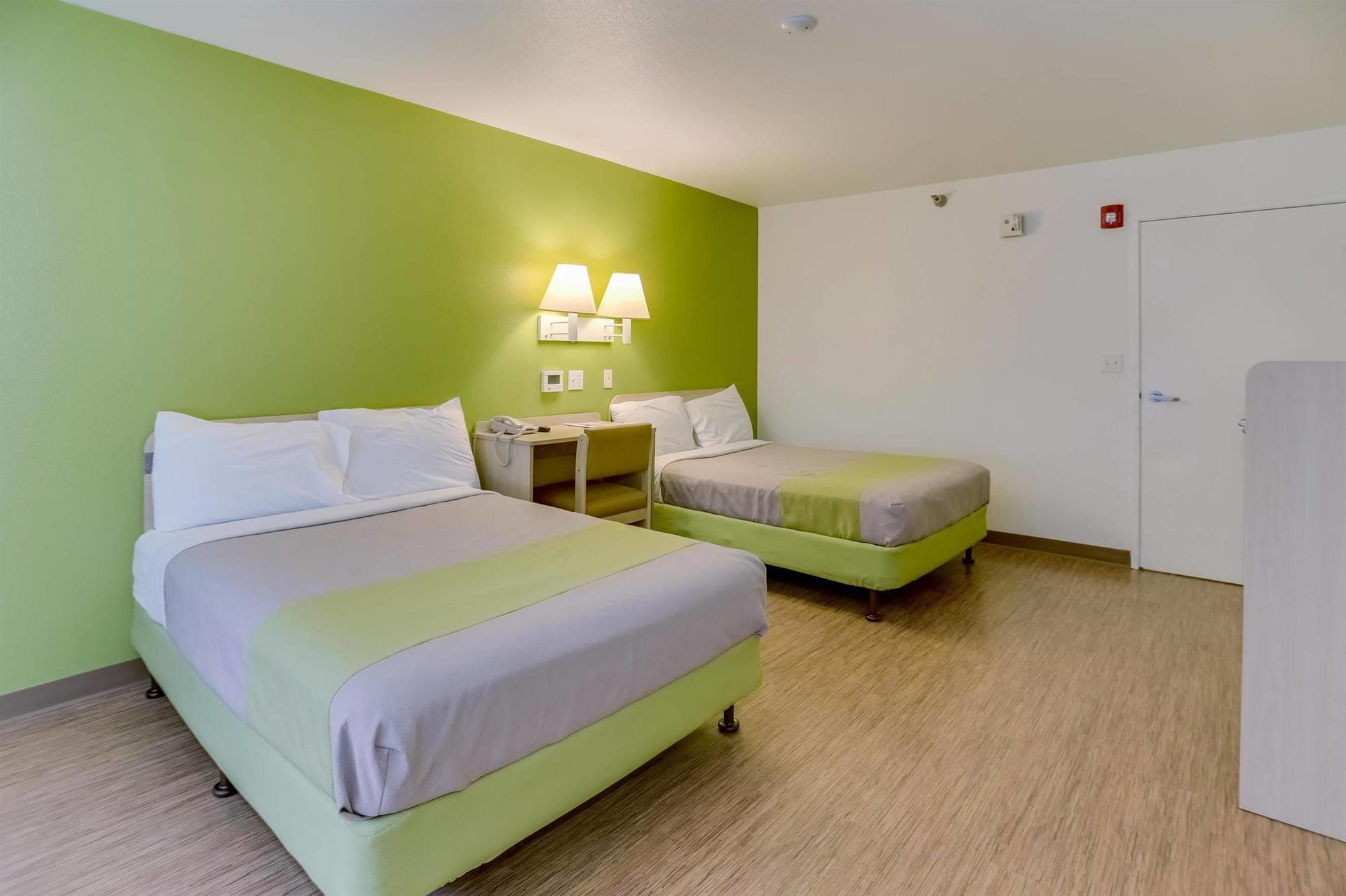 Days Inn By Wyndham Houston East Extérieur photo