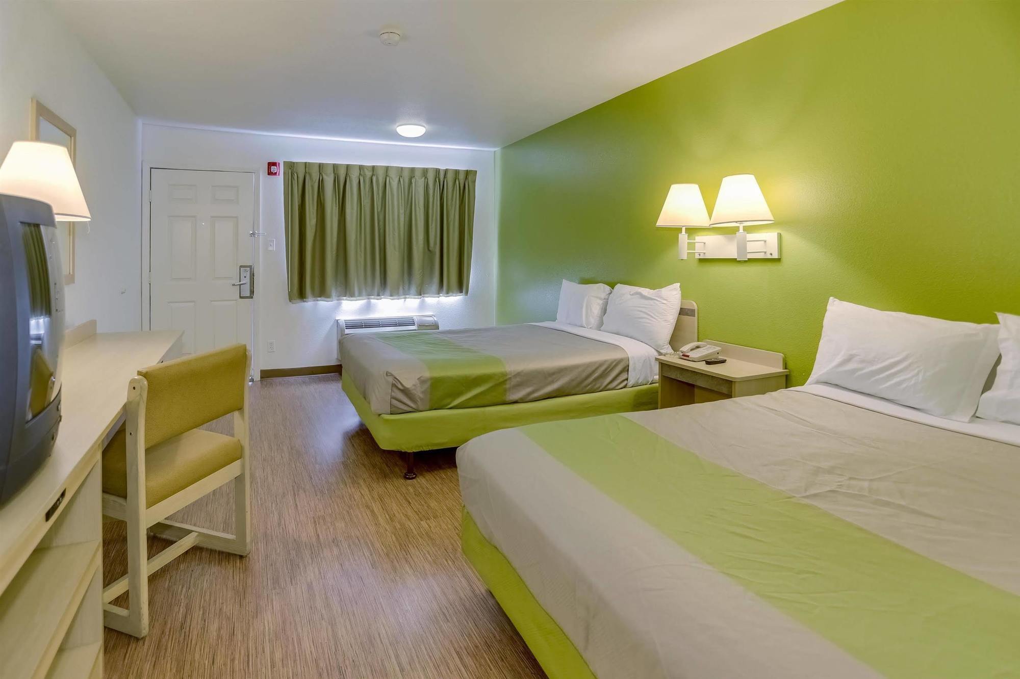 Days Inn By Wyndham Houston East Extérieur photo