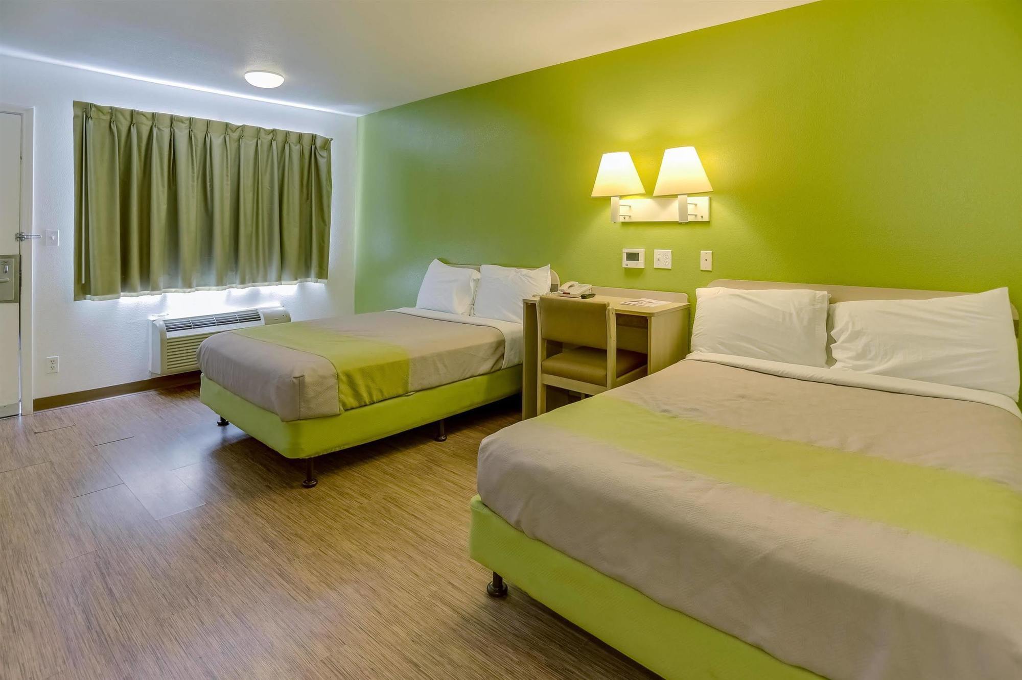 Days Inn By Wyndham Houston East Extérieur photo