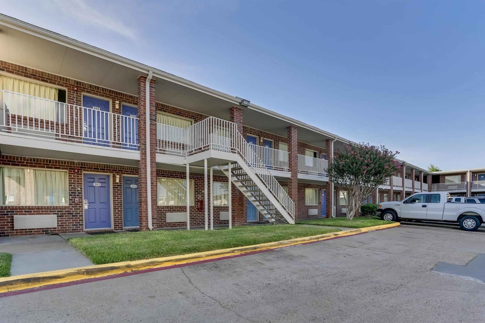 Days Inn By Wyndham Houston East Extérieur photo