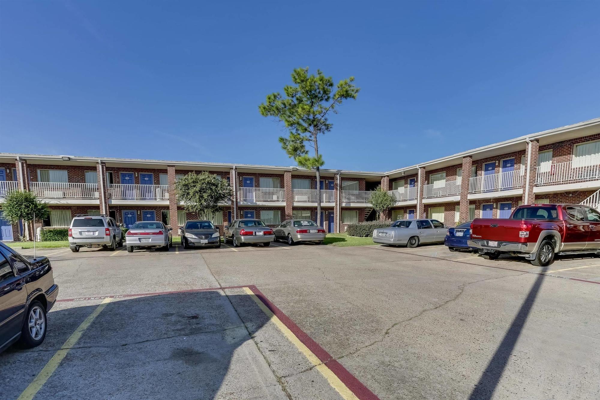 Days Inn By Wyndham Houston East Extérieur photo