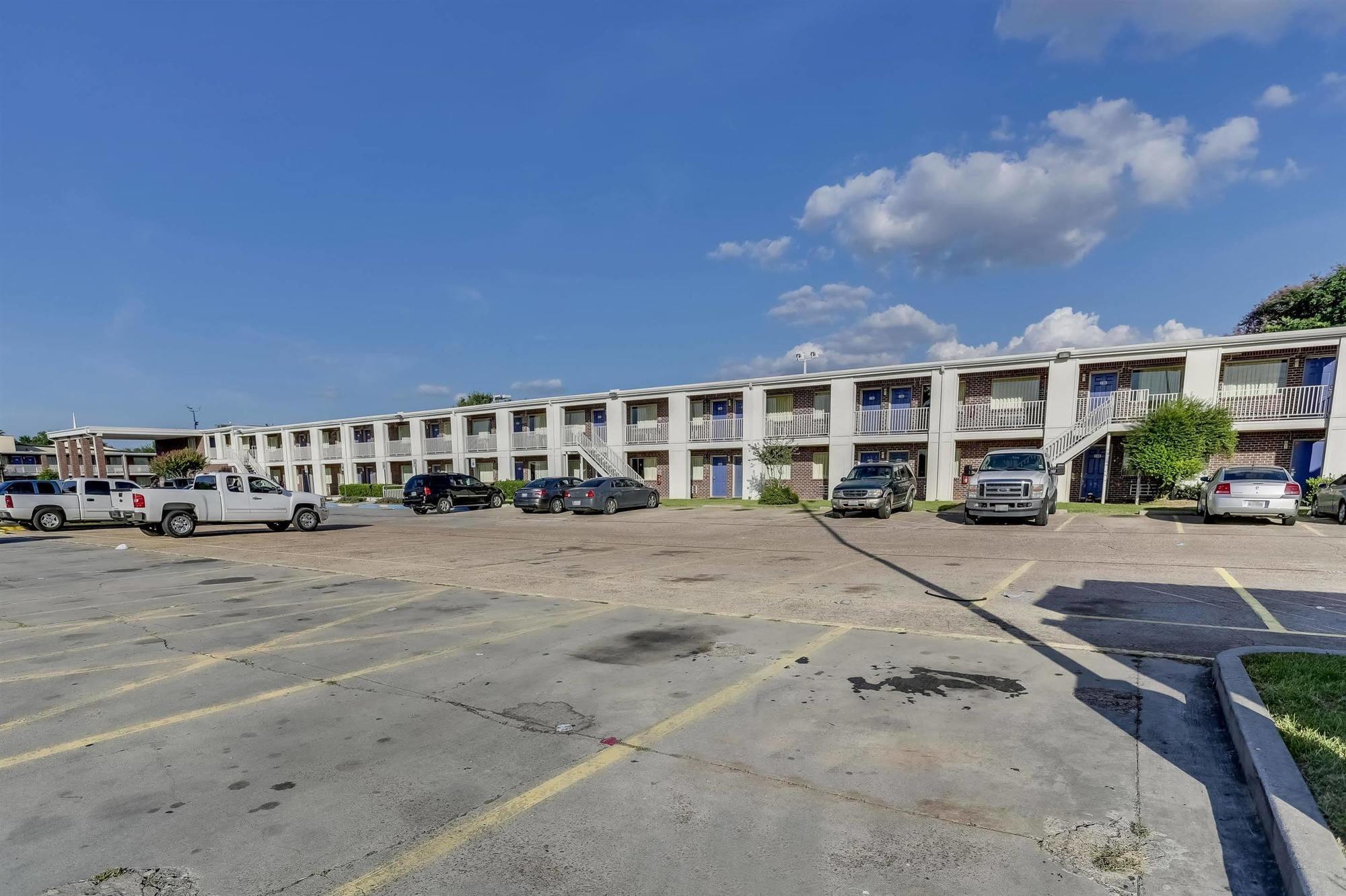 Days Inn By Wyndham Houston East Extérieur photo