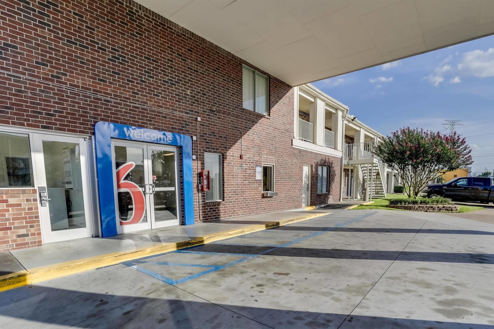 Days Inn By Wyndham Houston East Extérieur photo