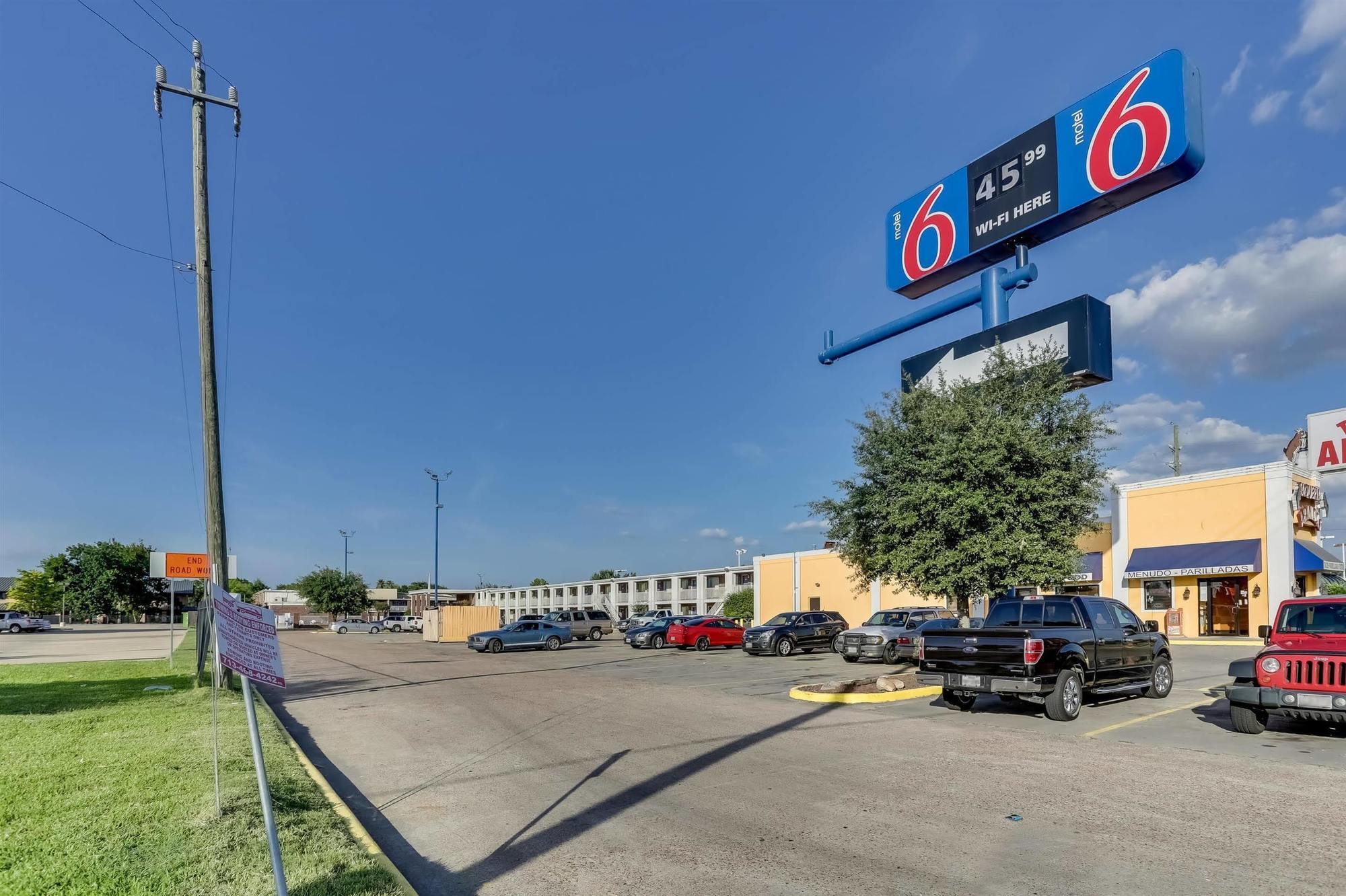 Days Inn By Wyndham Houston East Extérieur photo