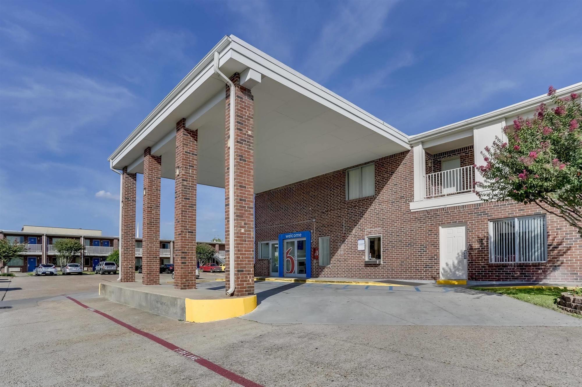 Days Inn By Wyndham Houston East Extérieur photo
